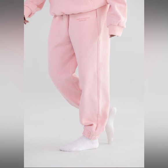 comfrt Pants - Comfrt bubblegum sweatpants